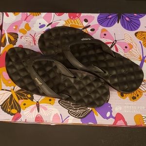 Reef Dreams Black Flip Flops

Women's size 9